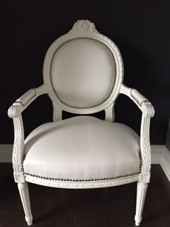 Chaise-Antique-Blanc.jpeg