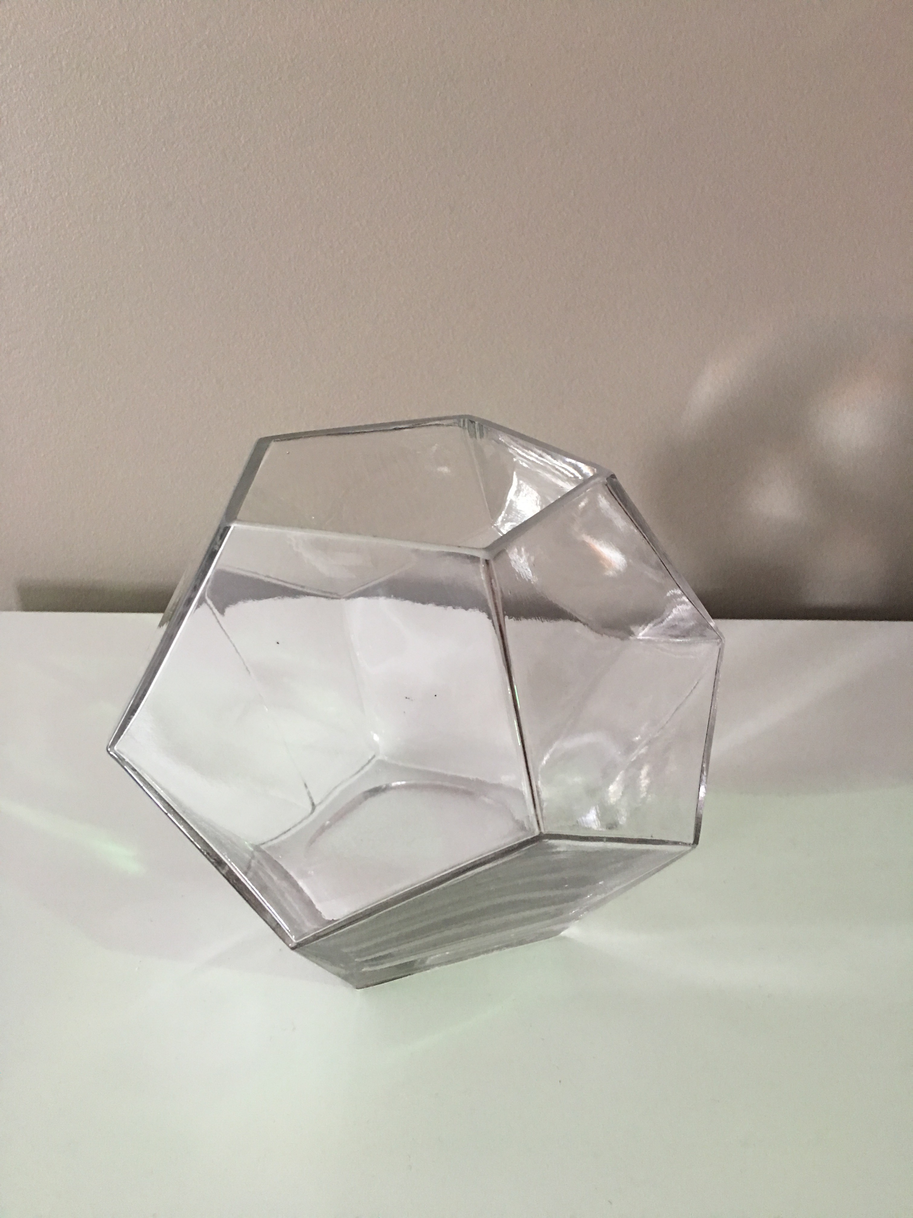 Vase-gy-omy-trique-Boule-Transparent.png