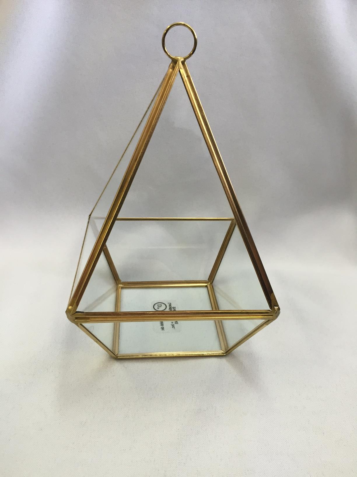 Vase-gy-omy-trique-Pyramide-Dory-.jpeg
