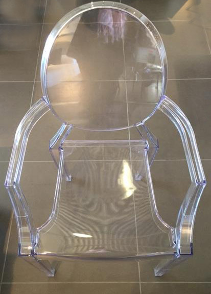Chaise-Ghost-avec-bras-Transparent.jpg